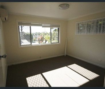 Large Home in Prime Location! - Photo 2