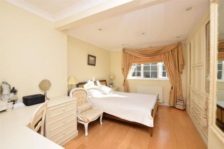 4 bedroom detached house to rent - Photo 2