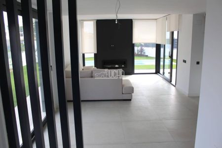 Luxury 4 room Detached House for rent in Bétera, Spain - Photo 2