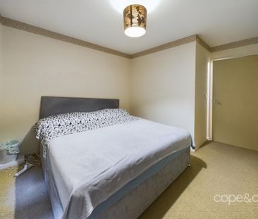 2 bedroom ground floor flat to rent - Photo 1