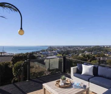 Four Bedrooms, Panoramic Views and Unforgettable Design - Photo 1