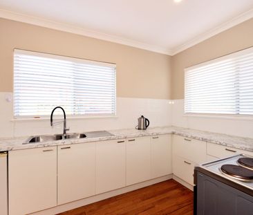 THORNLIE 3 X 1 HOME ON LARGE BLOCK FOR LEASE - Photo 4