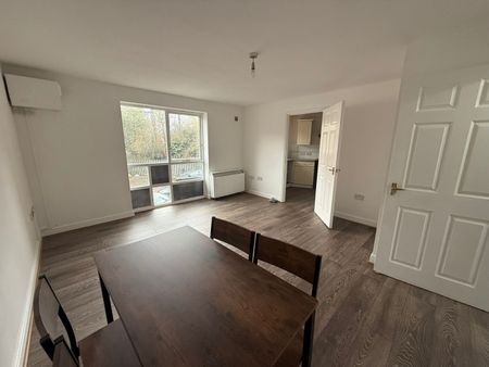 2 Bed Flat, Albatross Close, E6 - Photo 4