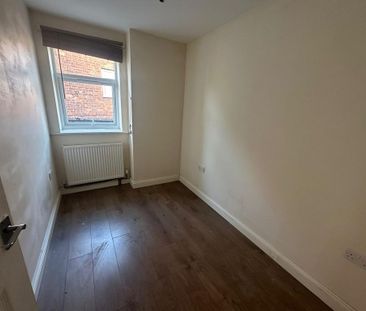 3 bedroom flat to rent - Photo 5