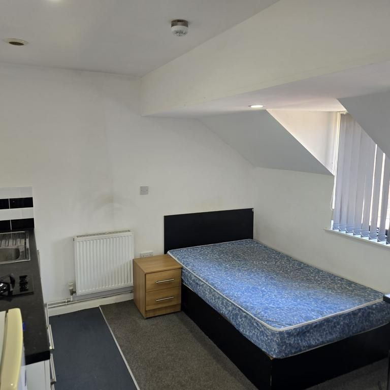 Studio to rent - Photo 1