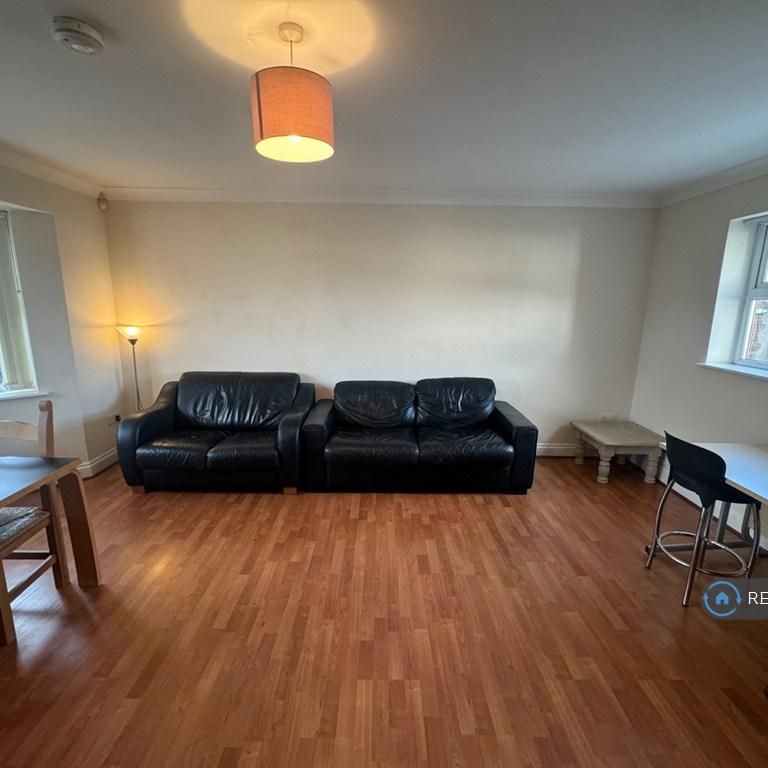 2 bedroom flat to rent - Photo 1