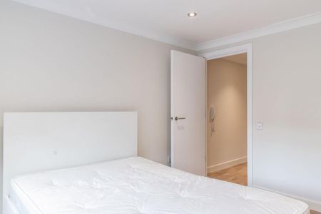 2 bedroom ground floor flat to rent - Photo 2