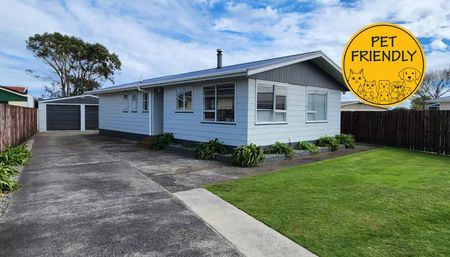 THREE BEDROOM BELL BLOCK HOME - Photo 5