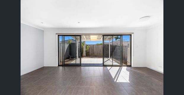 3 Beds Town House close to Major Bus Station - Photo 1