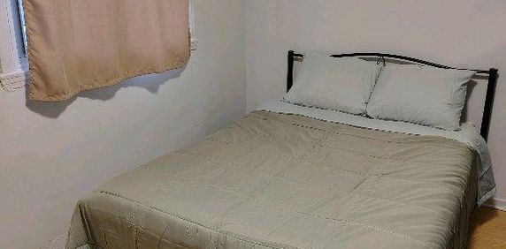 beau 3 1/2 meublé tt inclus métro joliette libre immédiatement - Photo 2