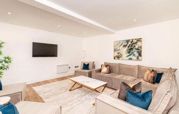 3 bedroom apartment to rent - Photo 1