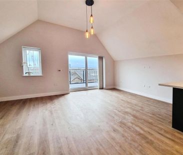 2 bedroom penthouse to rent - Photo 4