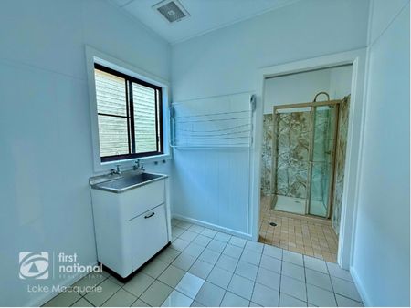BEAUTIFUL 4-BEDROOM HOME IN GLENDALE - Photo 5