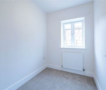 4 bed Semi Detached House for rent - Photo 3