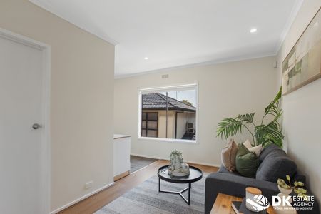 Spacious Family Home with 7 Bedrooms in Prime Sunshine North Location - Photo 4