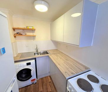 4 bedroom flat to rent - Photo 4