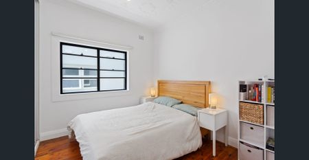 Space, Peace, and Privacy includes Sunroom/Study Just Steps from Bondi Beach - Photo 2