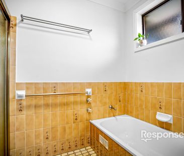 Side access - plenty of parking + quiet cul-de-sac! - Photo 1