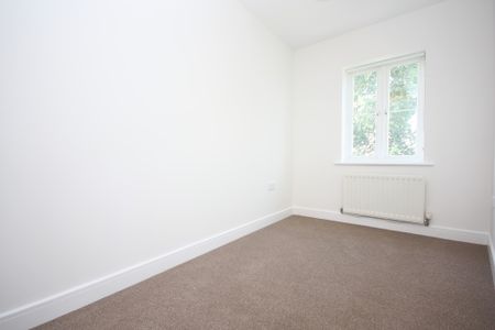 2 bed apartment to rent in Gras Lawn, Exeter, EX2 - Photo 2