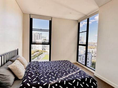 8 Kingsborough Wy, Sydney - Photo 2