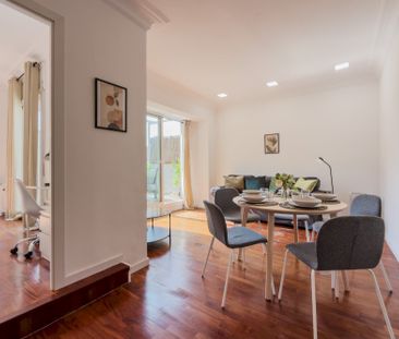 Room in large apartment in Moragas street - Photo 5