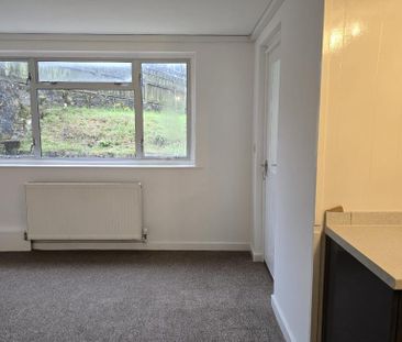 4 bedroom semi-detached house to rent - Photo 4