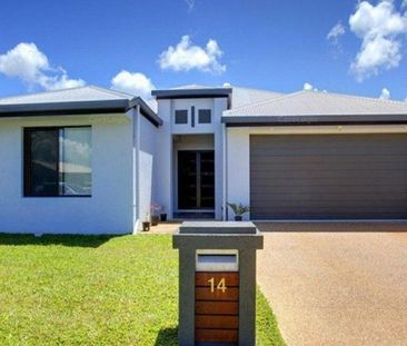 Spacious Family Home with Double Gate Access - Photo 3