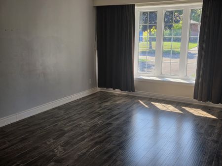 For Lease - 345 Fairlawn St Street Unit# Main, Oshawa, Ontario - Photo 2