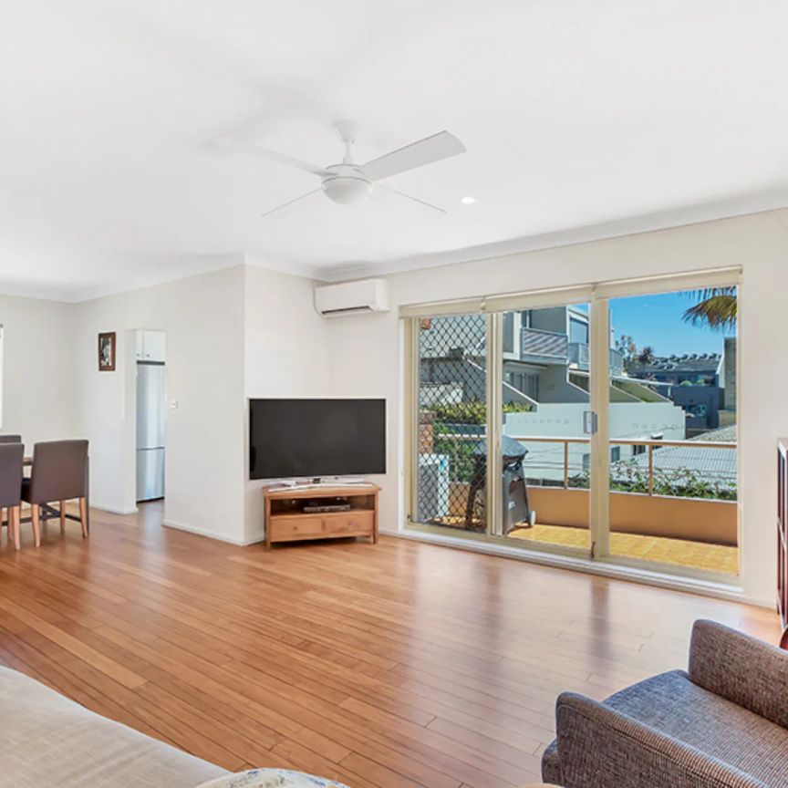 Renovated, spacious, north-facing and convenient - Photo 1