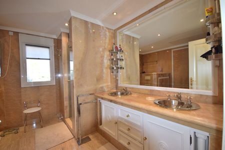 Apartamento planta baja en alquiler en Marbella, Marbella - Photo 2