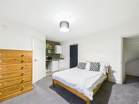 Lower Regent Street, Beeston, Nottingham, NG9 - Photo 2