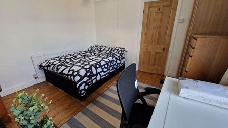 5 bedroom terraced house to rent - Photo 5