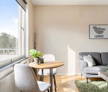 Tivedsvägen, Lidingö - Photo 1