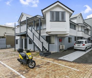 Two Spacious, Fully Furnished Rooms. Clean and well Located. Air Co... - Photo 3