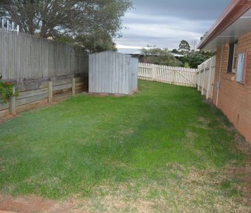 12 Ballin Drive, CENTENARY HEIGHTS - Photo 6