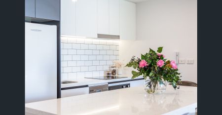 Modern Light and Airy - Photo 4