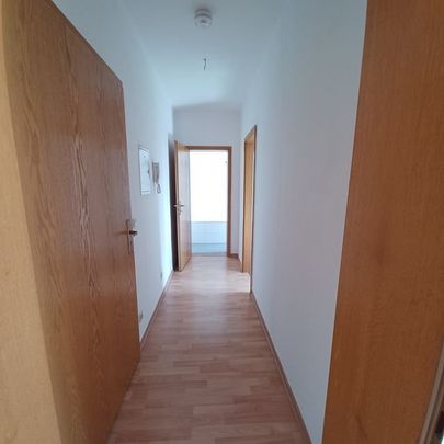 Sehr schÃ¶ne helle 2 Raum Wohnung ab 01.07. in Lichtentanne zu vermieten - Photo 1