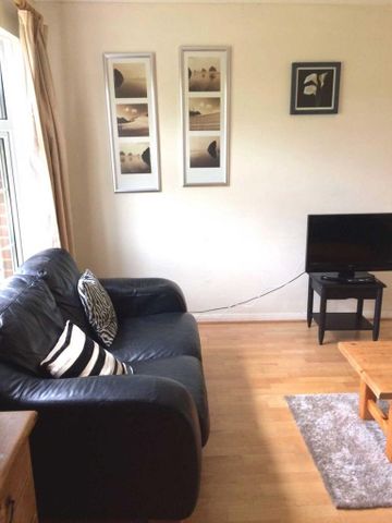 3 bedroom terraced house to rent - Photo 2