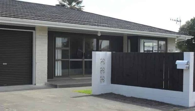 2-Bedroom Unit, Southampton Street West - Photo 1