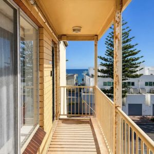 Coastal Unit Living Close to the Beach - Photo 2