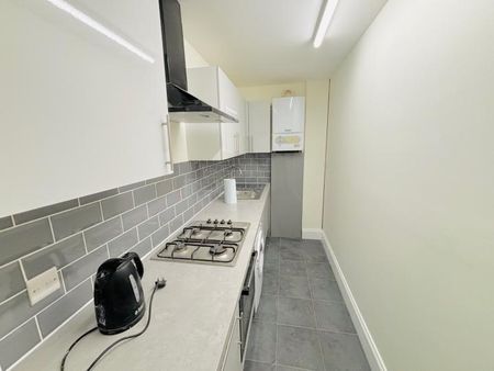 1beds Apartment - Photo 2