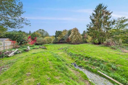 5 bedroom detached house to rent - Photo 2