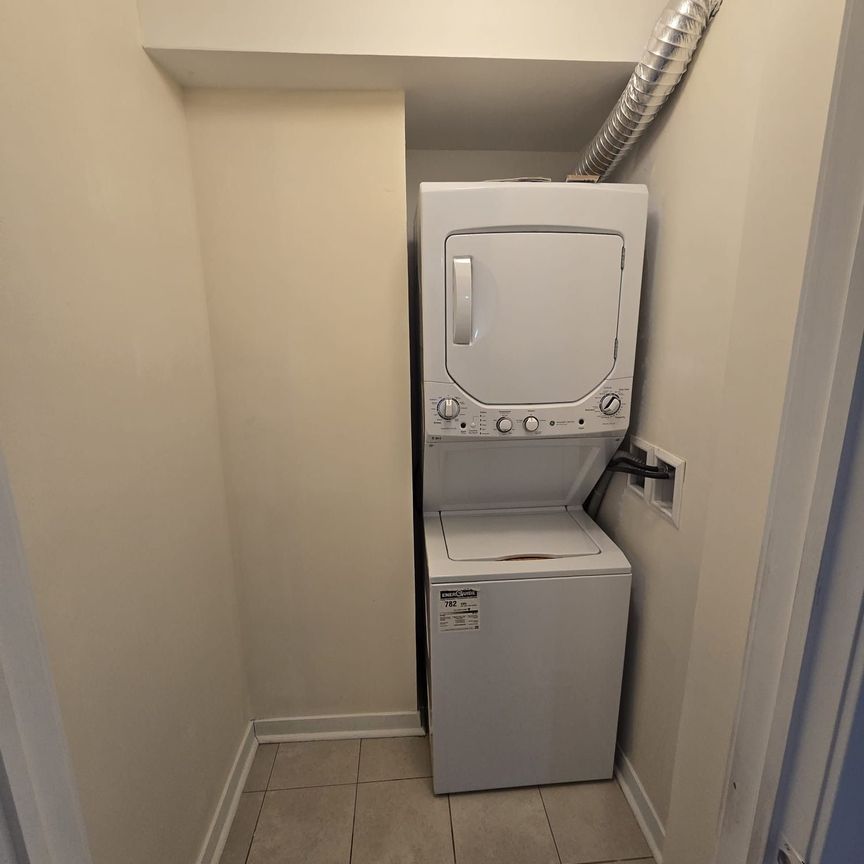 For Lease - 6 Dayspring Circle Unit# 215, Brampton, Ontario - Photo 1