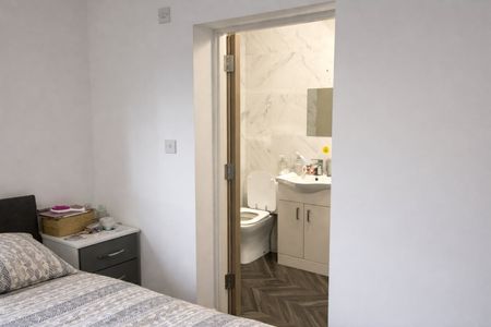 Studio Flat, Westminster Road, CV1 - Photo 2