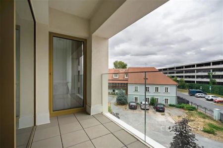 Pronájem bytu 2kk s lodžií a garážovým stáním - Photo 2