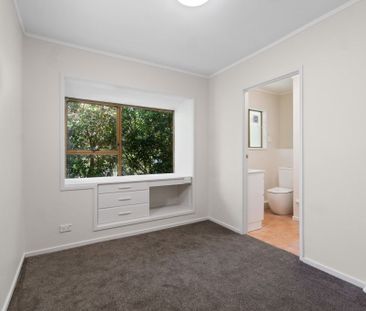 Stunning Newly Renovated 1-Bedroom Apartment in the Heart of Mt Albert - Photo 1