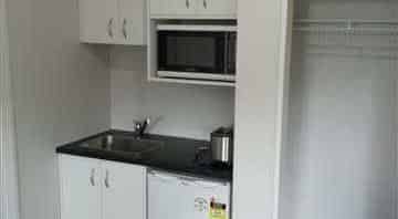 Stylish Studio Accommodation - Walk to Hospitals & CBD - Photo 3