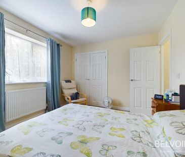 3 bedroom end of terrace house to rent - Photo 2