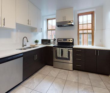 4560 Sainte-Catherine Street W, Montréal, QC - Photo 1
