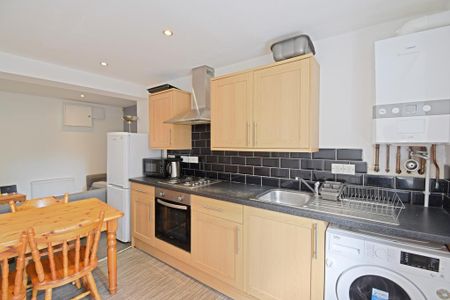 2 bedroom flat to rent - Photo 5